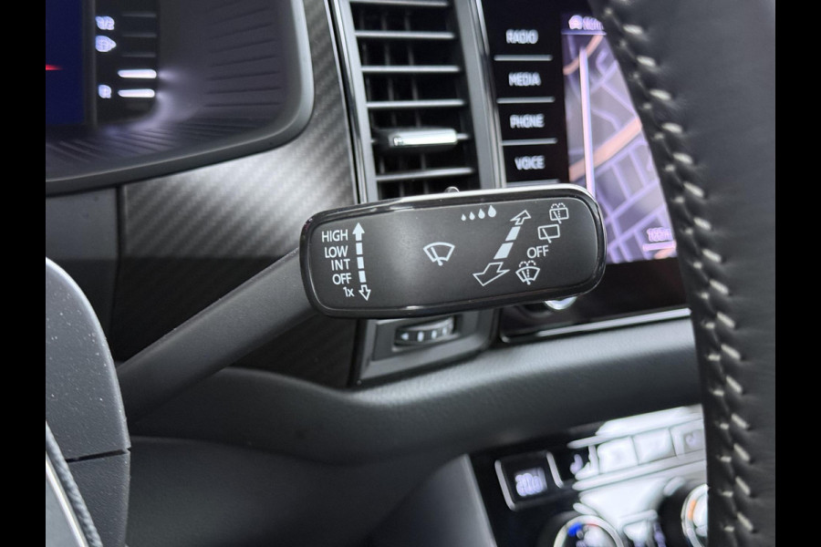 Škoda Kodiaq 1.5 TSI Sportline Business VAN €43.900,- NU VOOR SLECHTS €39.877,- Uw LENTEVOORDEEL €4.023,- |AUTOMAAT | PANORAMADAK | ADAPTIEVE CRUISECONTROL | CAMERA | ELEKTRISCHE STOEL/KOFFERRUIK | STANDKACHEL | STOELVERWARMING VOOR + ACHTER | SKODA DEALER ONDERHOUDEN | RIJKLAAR GELEVERD