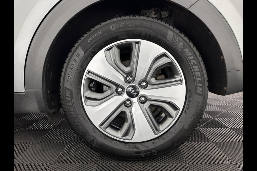 Kia Niro 1.6 GDi Hybrid ExecutiveLine Eco-Hybrid (INCL-BTW) Aut. *LEATHER-FABRIC | NAVI-FULLMAP | KEYLESS | CAMERA | COMFORTSEATS | DIGI-COCKPIT | LANE-ASSIST | ECC | CARPLAY | PDC | TOWBAR | 16''ALU*