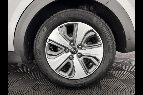 Kia Niro 1.6 GDi Hybrid ExecutiveLine Eco-Hybrid (INCL-BTW) Aut. *LEATHER-FABRIC | NAVI-FULLMAP | KEYLESS | CAMERA | COMFORTSEATS | DIGI-COCKPIT | LANE-ASSIST | ECC | CARPLAY | PDC | TOWBAR | 16''ALU*
