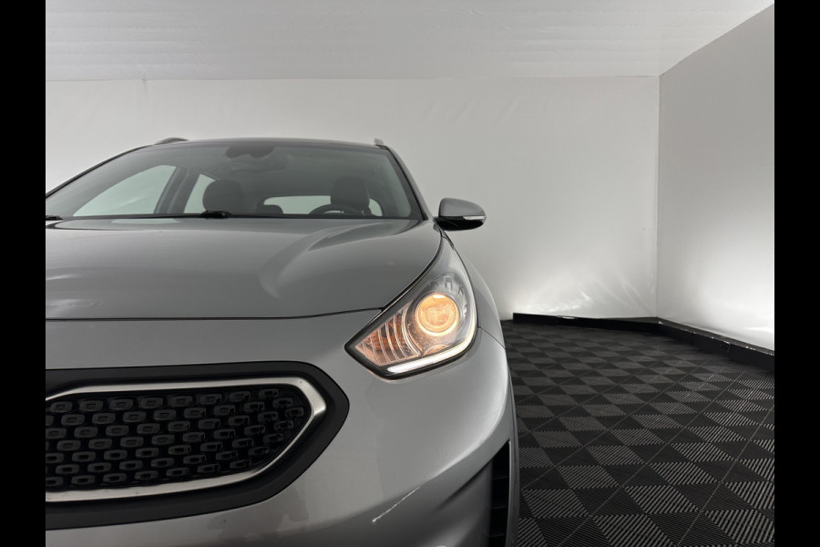Kia Niro 1.6 GDi Hybrid ExecutiveLine Eco-Hybrid (INCL-BTW) Aut. *LEATHER-FABRIC | NAVI-FULLMAP | KEYLESS | CAMERA | COMFORTSEATS | DIGI-COCKPIT | LANE-ASSIST | ECC | CARPLAY | PDC | TOWBAR | 16''ALU*