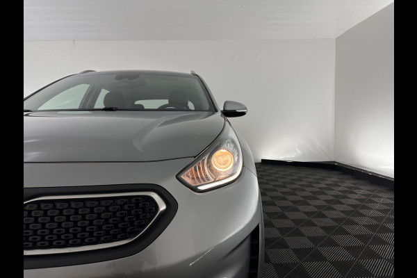 Kia Niro 1.6 GDi Hybrid ExecutiveLine Eco-Hybrid (INCL-BTW) Aut. *LEATHER-FABRIC | NAVI-FULLMAP | KEYLESS | CAMERA | COMFORTSEATS | DIGI-COCKPIT | LANE-ASSIST | ECC | CARPLAY | PDC | TOWBAR | 16''ALU*