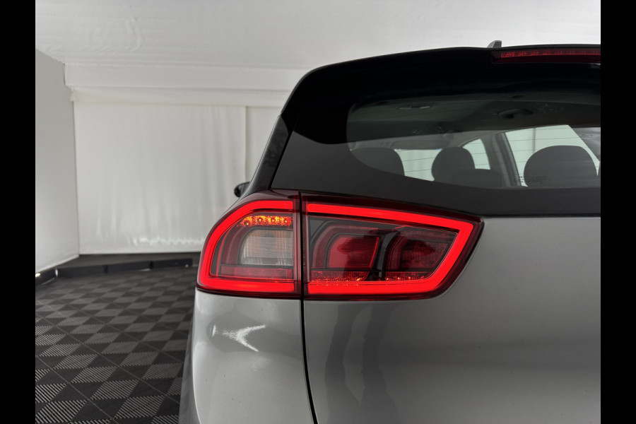 Kia Niro 1.6 GDi Hybrid ExecutiveLine Eco-Hybrid (INCL-BTW) Aut. *LEATHER-FABRIC | NAVI-FULLMAP | KEYLESS | CAMERA | COMFORTSEATS | DIGI-COCKPIT | LANE-ASSIST | ECC | CARPLAY | PDC | TOWBAR | 16''ALU*