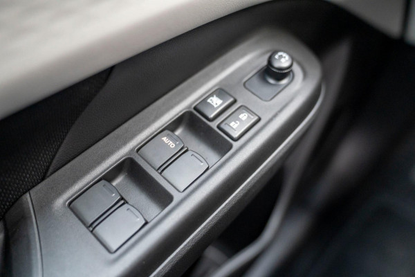 Suzuki Swift 1.2 Comfort Smart Hybrid|Prijs rijklaar incl. 12 mnd garantie| LMV DAB Carplay/Android auto Camera Stoelverwarming