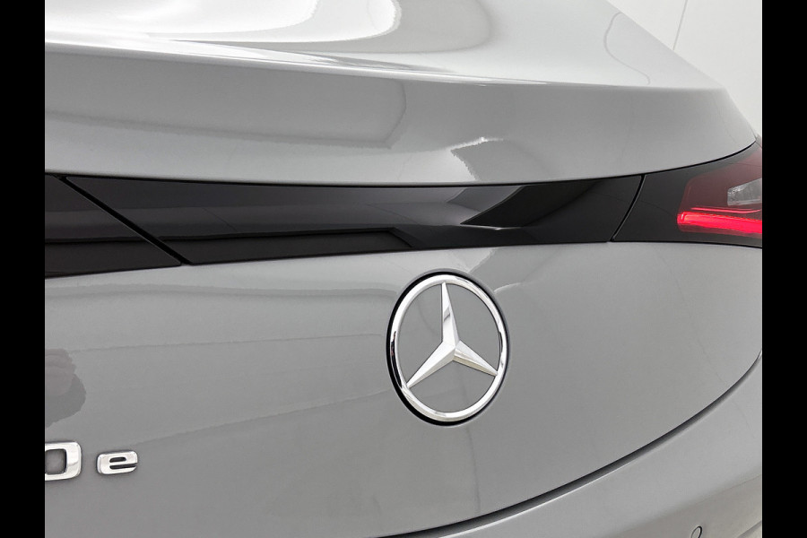 Mercedes-Benz CLE Coupé 300 e AMG Plug-In Hybride AMG | Night Pakket | Panorama Schuif-Kanteldak | Digital Licht | Burmester® | Stuur en Stoelverwarming. Inclusief 24 maanden MB Certified garantie voor Europa.