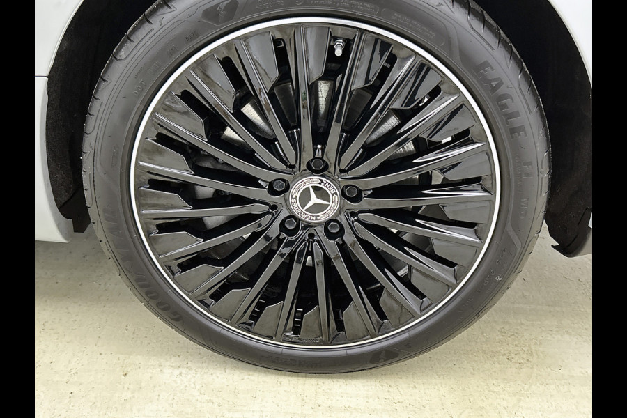 Mercedes-Benz CLE Coupé 300 e AMG Plug-In Hybride AMG | Night Pakket | Panorama Schuif-Kanteldak | Digital Licht | Burmester® | Stuur en Stoelverwarming. Inclusief 24 maanden MB Certified garantie voor Europa.