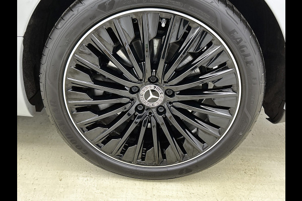 Mercedes-Benz CLE Coupé 300 e AMG Plug-In Hybride AMG | Night Pakket | Panorama Schuif-Kanteldak | Digital Licht | Burmester® | Stuur en Stoelverwarming. Inclusief 24 maanden MB Certified garantie voor Europa.