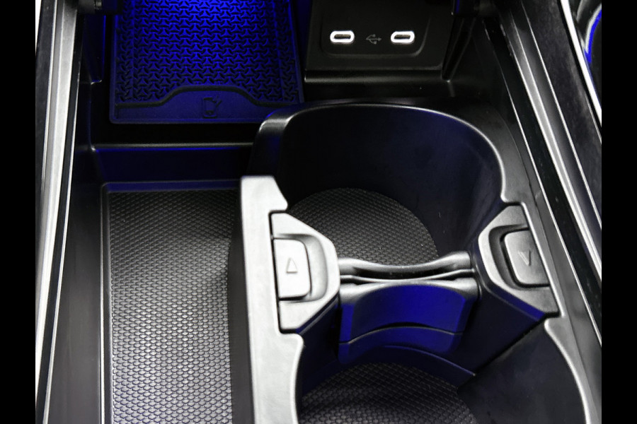 Mercedes-Benz CLE Coupé 300 e AMG Plug-In Hybride AMG | Night Pakket | Panorama Schuif-Kanteldak | Digital Licht | Burmester® | Stuur en Stoelverwarming. Inclusief 24 maanden MB Certified garantie voor Europa.