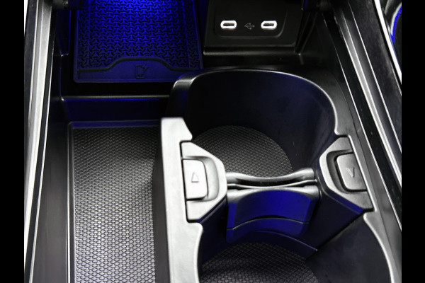 Mercedes-Benz CLE Coupé 300 e AMG Plug-In Hybride AMG | Night Pakket | Panorama Schuif-Kanteldak | Digital Licht | Burmester® | Stuur en Stoelverwarming. Inclusief 24 maanden MB Certified garantie voor Europa.