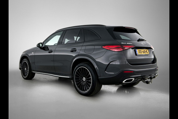 Mercedes-Benz GLC 300 e 4MATIC AMG Plug-In Hybride AMG Line | Night Pakket | Trekhaak | Panorama Schuif-Kanteldak | Offroad-Techniek Pakket | Distronic. Inclusief 24 maanden MB Certified garantie voor Europa.