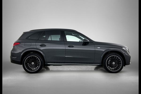 Mercedes-Benz GLC 300 e 4MATIC AMG Plug-In Hybride AMG Line | Night Pakket | Trekhaak | Panorama Schuif-Kanteldak | Offroad-Techniek Pakket | Distronic. Inclusief 24 maanden MB Certified garantie voor Europa.
