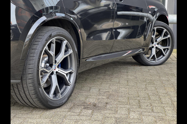 BMW X5 xDrive45e High Executive M Sport Pakket Automaat / Panoramadak / Active Steering / Trekhaak / Head-Up Display / Comfortstoelen / Laserlight / Driving Assistant Professional / 21 Inch / Luchtvering / Hifi / Craftedclarity / Shadow Line / M Sportremsysteem