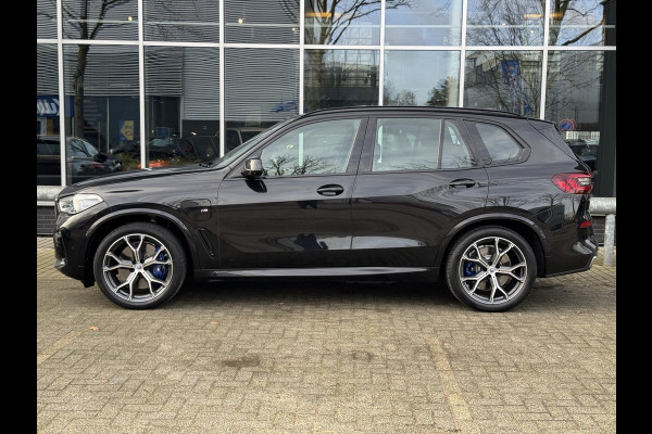 BMW X5 xDrive45e High Executive M Sport Pakket Automaat / Panoramadak / Active Steering / Trekhaak / Head-Up Display / Comfortstoelen / Laserlight / Driving Assistant Professional / 21 Inch / Luchtvering / Hifi / Craftedclarity / Shadow Line / M Sportremsysteem
