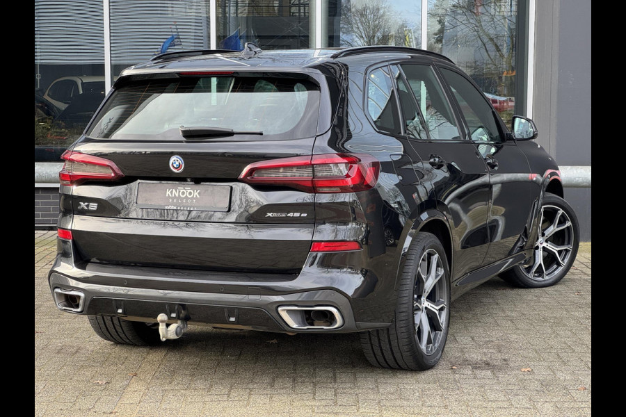 BMW X5 xDrive45e High Executive M Sport Pakket Automaat / Panoramadak / Active Steering / Trekhaak / Head-Up Display / Comfortstoelen / Laserlight / Driving Assistant Professional / 21 Inch / Luchtvering / Hifi / Craftedclarity / Shadow Line / M Sportremsysteem