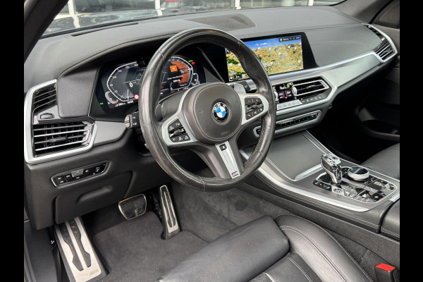 BMW X5 xDrive45e High Executive M Sport Pakket Automaat / Panoramadak / Active Steering / Trekhaak / Head-Up Display / Comfortstoelen / Laserlight / Driving Assistant Professional / 21 Inch / Luchtvering / Hifi / Craftedclarity / Shadow Line / M Sportremsysteem