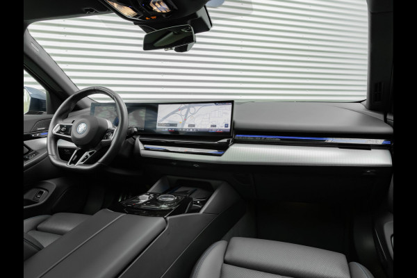 BMW 5 Serie 530e M-Sport Pro - Pano - ACC - Harman Kardon - Head-up - Iconic Glow Exterieur