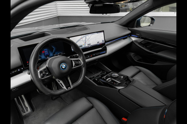 BMW 5 Serie 530e M-Sport Pro - Pano - ACC - Harman Kardon - Head-up - Iconic Glow Exterieur