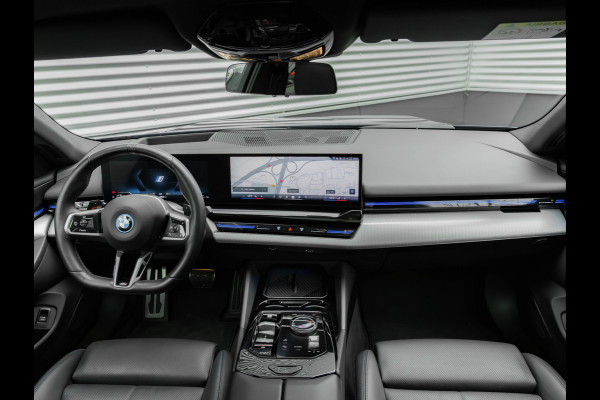 BMW 5 Serie 530e M-Sport Pro - Pano - ACC - Harman Kardon - Head-up - Iconic Glow Exterieur