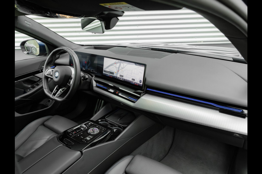 BMW 5 Serie 530e M-Sport Pro - Pano - ACC - Harman Kardon - Head-up - Iconic Glow Exterieur