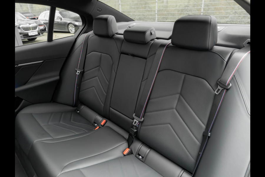 BMW 5 Serie 530e M-Sport Pro - Pano - ACC - Harman Kardon - Head-up - Iconic Glow Exterieur