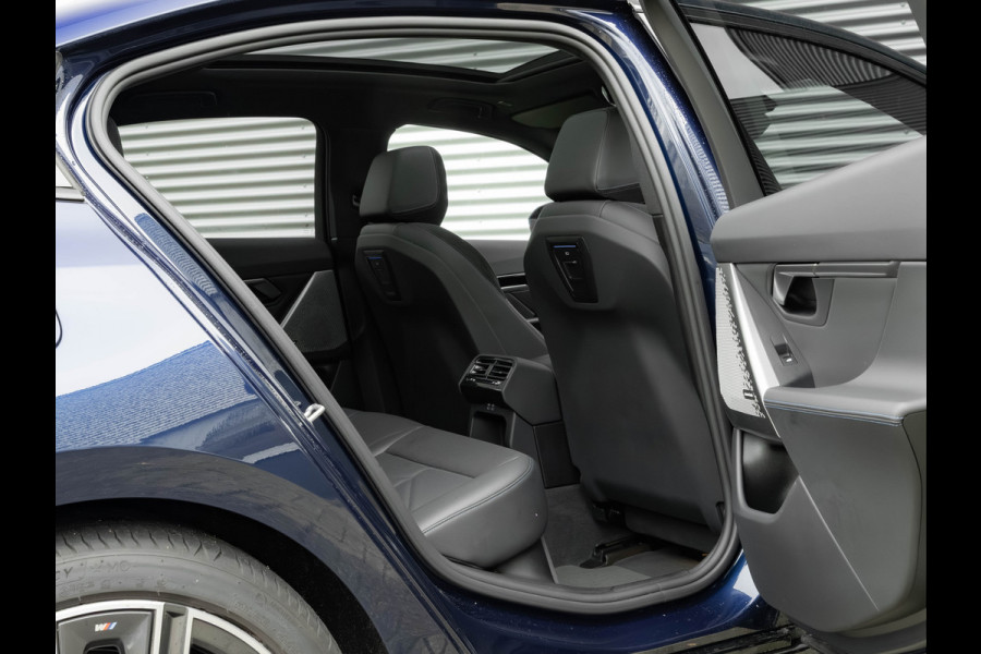 BMW 5 Serie 530e M-Sport Pro - Pano - ACC - Harman Kardon - Head-up - Iconic Glow Exterieur