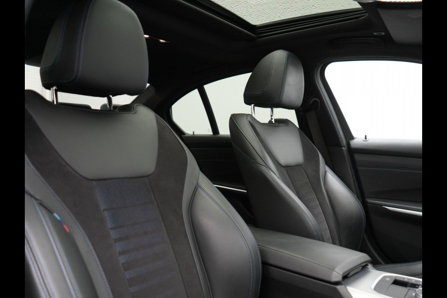 BMW 3 Serie 318i M Sport Shadow 156pk Dealer O.H | Panodak | Alcantara Sportstoelen Verwarmd | Camera & Parkassist | Keyless | Hifi Audio | Apple Carplay | 18"L.M | Sfeerverlichting |