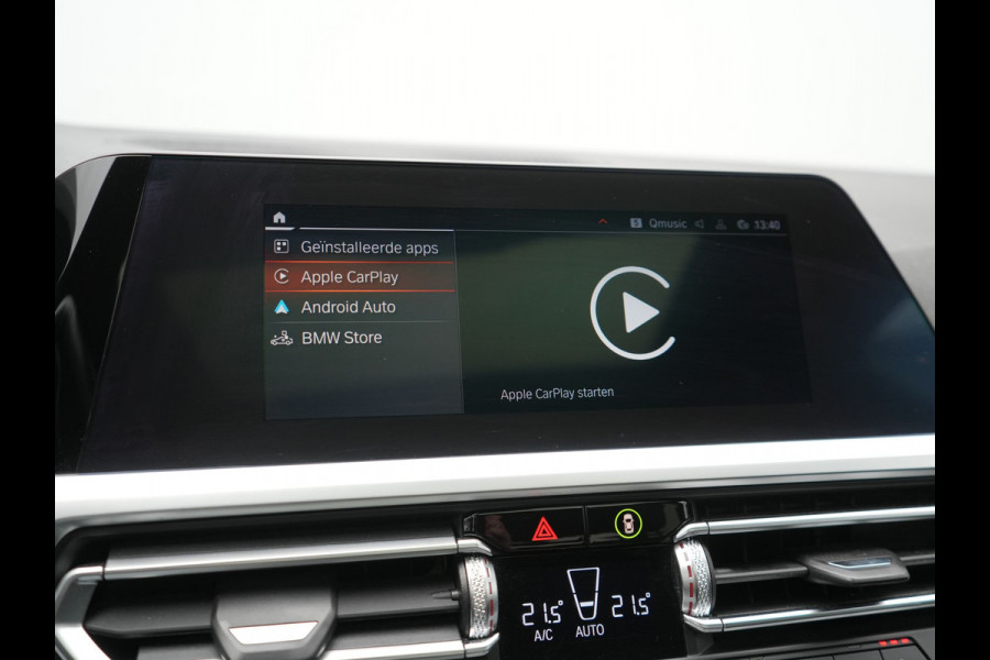 BMW 3 Serie 318i M Sport Shadow 156pk Dealer O.H | Panodak | Alcantara Sportstoelen Verwarmd | Camera & Parkassist | Keyless | Hifi Audio | Apple Carplay | 18"L.M | Sfeerverlichting |