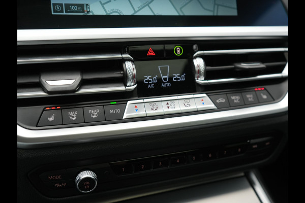 BMW 3 Serie 318i M Sport Shadow 156pk Dealer O.H | Panodak | Alcantara Sportstoelen Verwarmd | Camera & Parkassist | Keyless | Hifi Audio | Apple Carplay | 18"L.M | Sfeerverlichting |