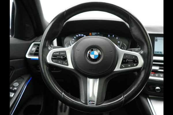 BMW 3 Serie 318i M Sport Shadow 156pk Dealer O.H | Panodak | Alcantara Sportstoelen Verwarmd | Camera & Parkassist | Keyless | Hifi Audio | Apple Carplay | 18"L.M | Sfeerverlichting |