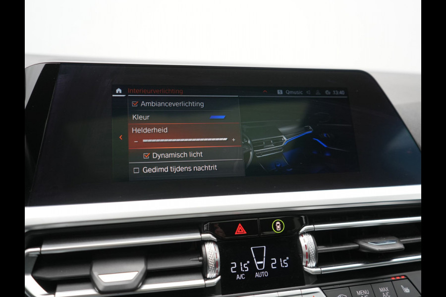 BMW 3 Serie 318i M Sport Shadow 156pk Dealer O.H | Panodak | Alcantara Sportstoelen Verwarmd | Camera & Parkassist | Keyless | Hifi Audio | Apple Carplay | 18"L.M | Sfeerverlichting |