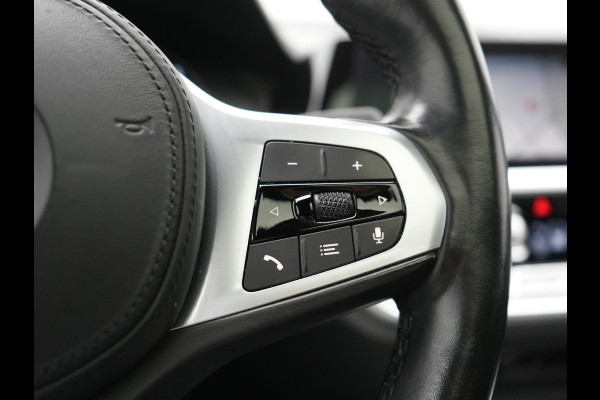 BMW 3 Serie 318i M Sport Shadow 156pk Dealer O.H | Panodak | Alcantara Sportstoelen Verwarmd | Camera & Parkassist | Keyless | Hifi Audio | Apple Carplay | 18"L.M | Sfeerverlichting |