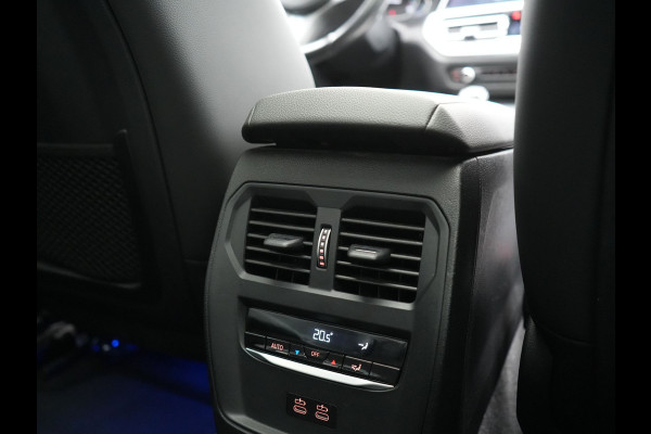 BMW 3 Serie 318i M Sport Shadow 156pk Dealer O.H | Panodak | Alcantara Sportstoelen Verwarmd | Camera & Parkassist | Keyless | Hifi Audio | Apple Carplay | 18"L.M | Sfeerverlichting |