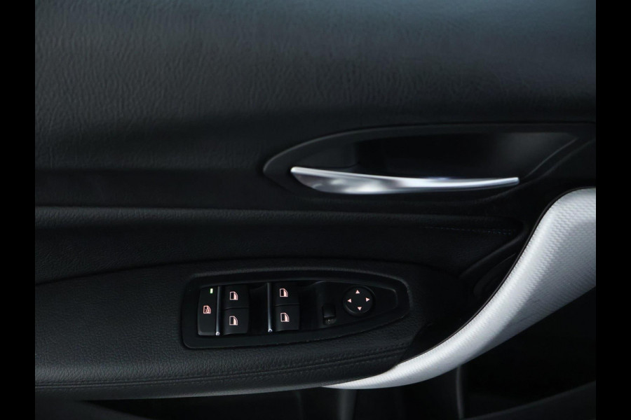 BMW 1-serie 116i High Executive Sport| M-pakket | Leer | 6 bak