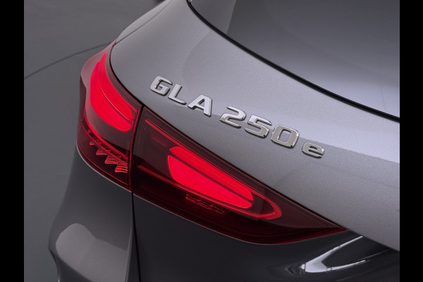 Mercedes-Benz GLA 250 e AMG line | Pano Trekhaak HUD Memory Multibeam Sound