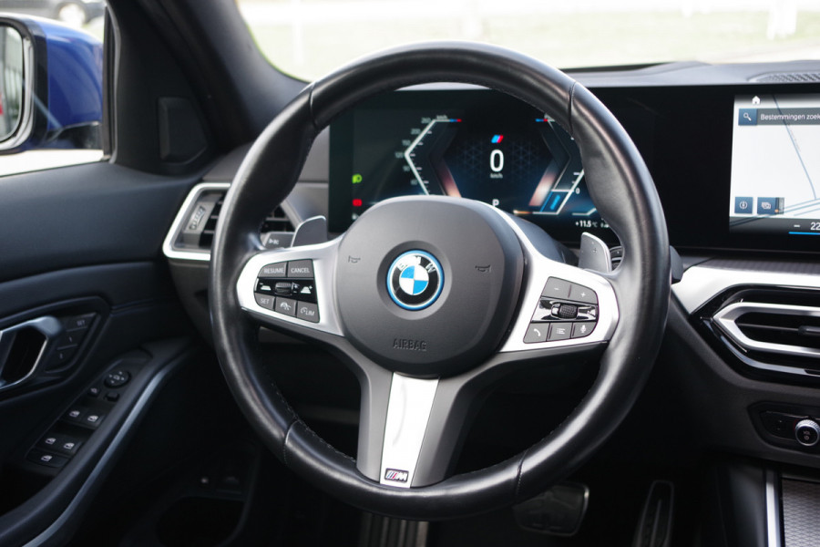 BMW 3 Serie Touring 330e 293 PK xDrive M Sport Pro PHEV, Panoramadak, Kuipstoelen, Head-Up, Adap. Cruise Control
