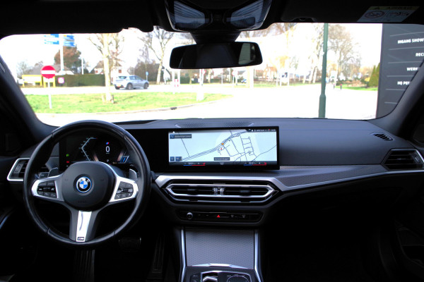 BMW 3 Serie Touring 330e 293 PK xDrive M Sport Pro PHEV, Panoramadak, Kuipstoelen, Head-Up, Adap. Cruise Control
