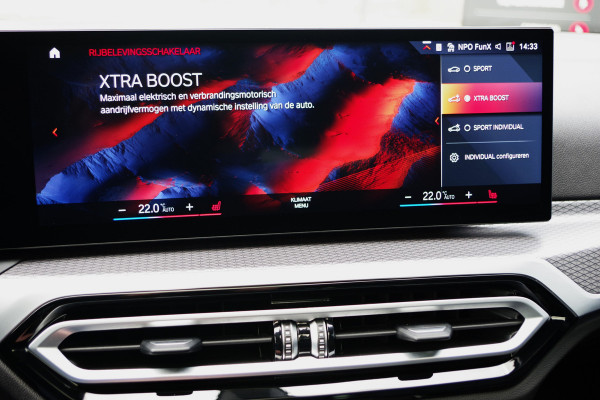 BMW 3 Serie Touring 330e 293 PK xDrive M Sport Pro PHEV, Panoramadak, Kuipstoelen, Head-Up, Adap. Cruise Control