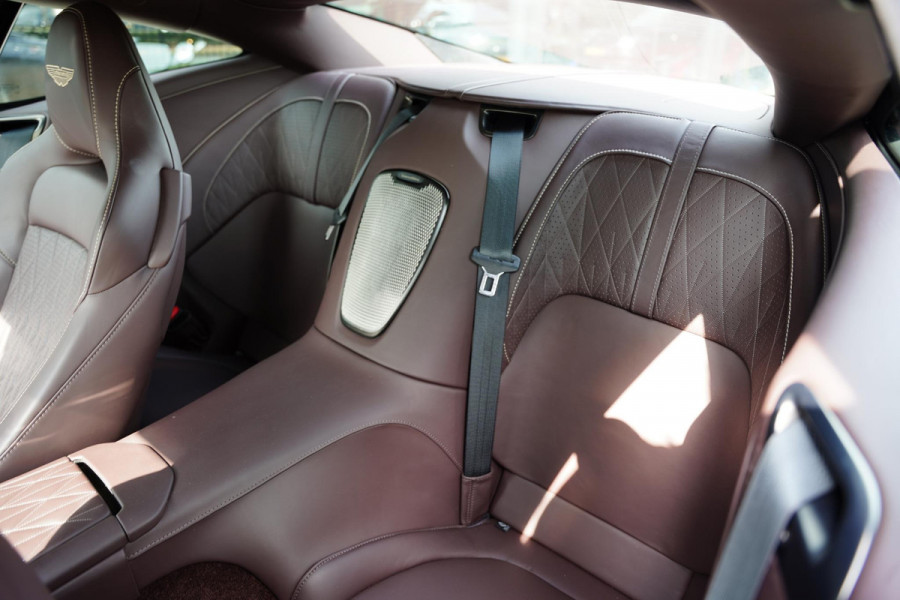 Aston Martin DB12 4.0 V8 / NL-Auto / B&W / Carbon