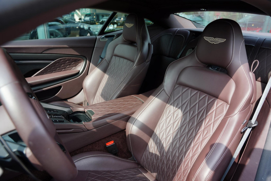 Aston Martin DB12 4.0 V8 / NL-Auto / B&W / Carbon