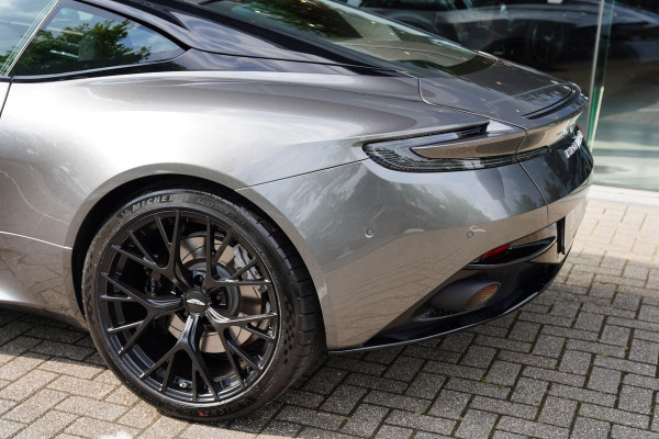 Aston Martin DB12 4.0 V8 / NL-Auto / B&W / Carbon