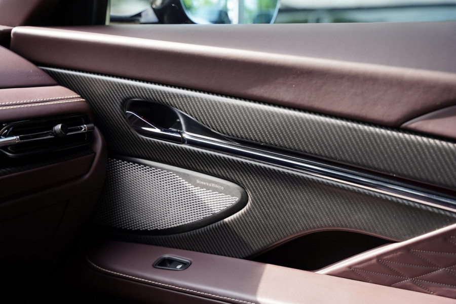 Aston Martin DB12 4.0 V8 / NL-Auto / B&W / Carbon