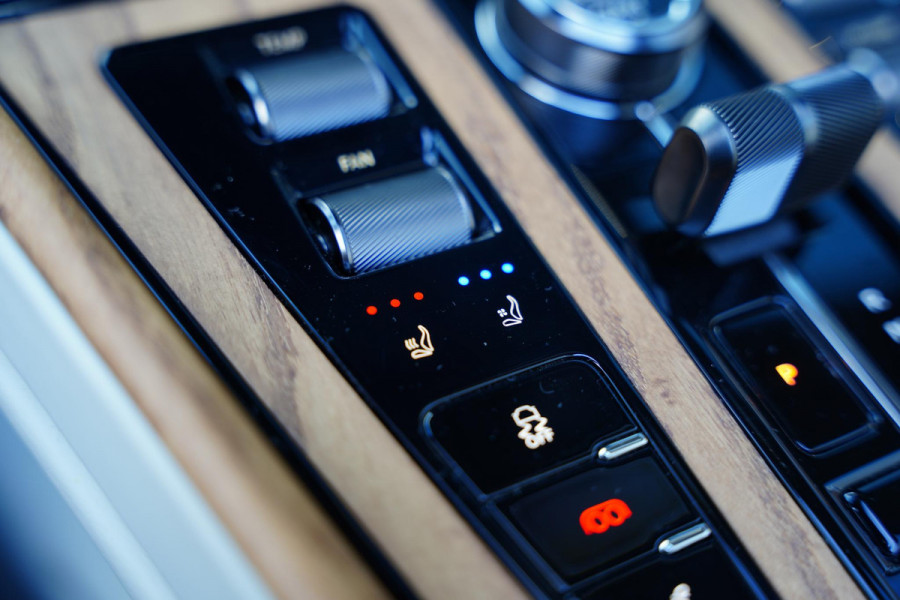 Aston Martin DB12 Volante 4.0 V8 / NL-Auto / Carbon Pack /  Keramische Remmen