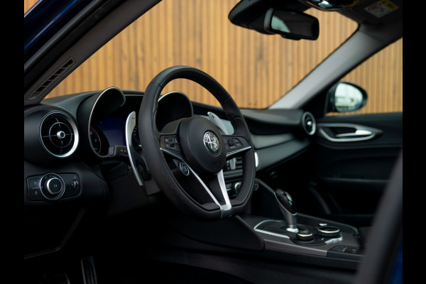 Alfa Romeo Giulia 2.0T B-Tech | Pano-dak | Veloce stoelen | Adapt. cruise