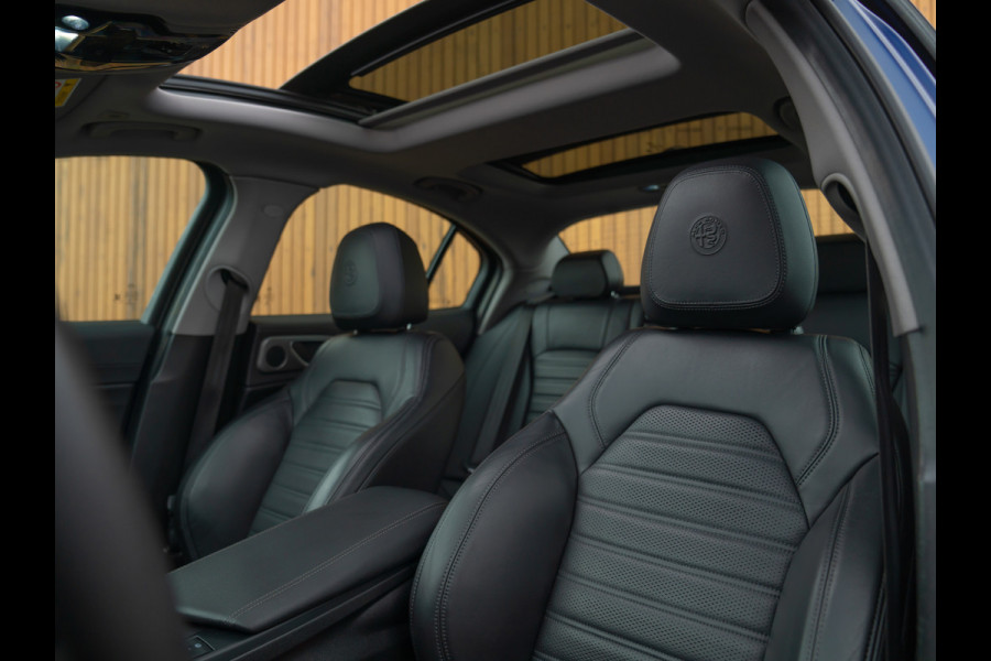 Alfa Romeo Giulia 2.0T B-Tech | Pano-dak | Veloce stoelen | Adapt. cruise