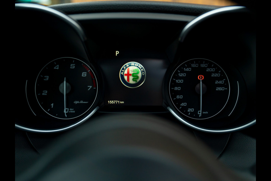 Alfa Romeo Giulia 2.0T B-Tech | Pano-dak | Veloce stoelen | Adapt. cruise