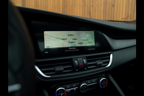 Alfa Romeo Giulia 2.0T B-Tech | Pano-dak | Veloce stoelen | Adapt. cruise