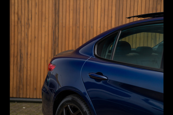 Alfa Romeo Giulia 2.0T B-Tech | Pano-dak | Veloce stoelen | Adapt. cruise