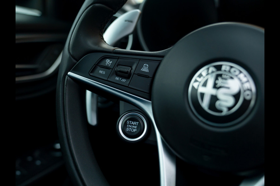 Alfa Romeo Giulia 2.0T B-Tech | Pano-dak | Veloce stoelen | Adapt. cruise