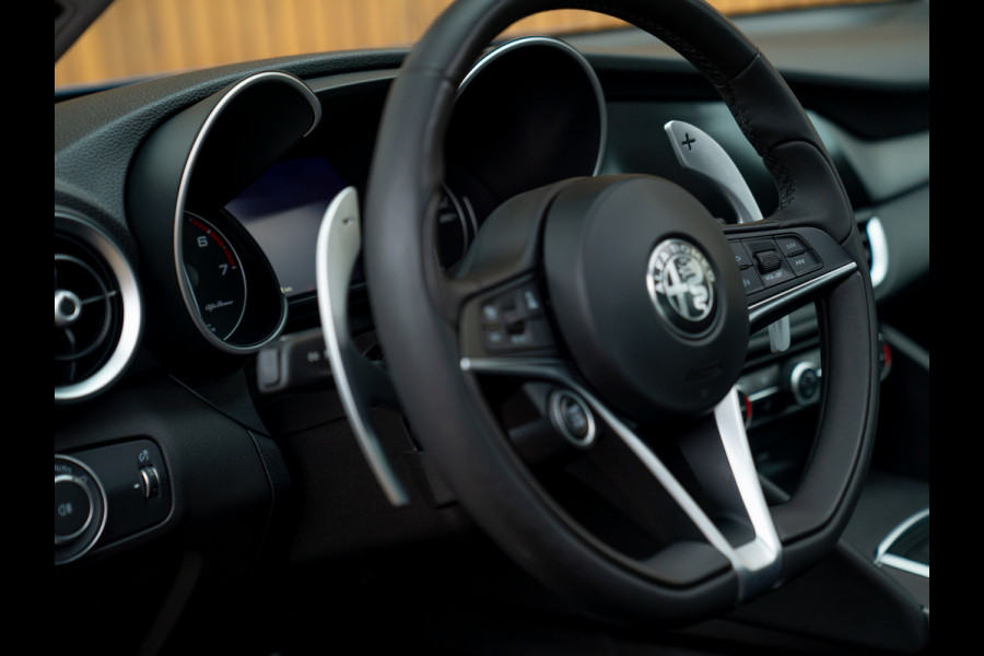 Alfa Romeo Giulia 2.0T B-Tech | Pano-dak | Veloce stoelen | Adapt. cruise