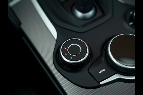 Alfa Romeo Giulia 2.0T B-Tech | Pano-dak | Veloce stoelen | Adapt. cruise