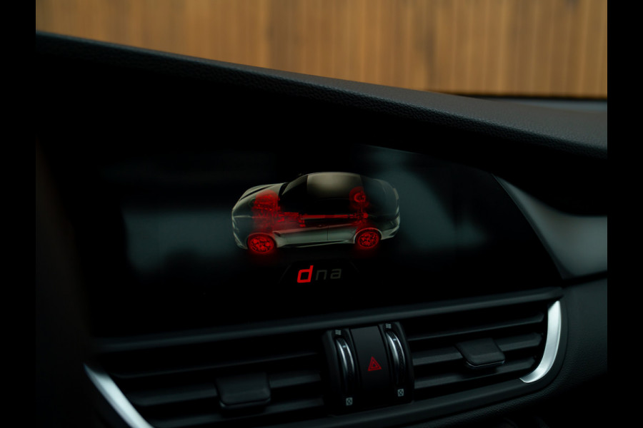 Alfa Romeo Giulia 2.0T B-Tech | Pano-dak | Veloce stoelen | Adapt. cruise